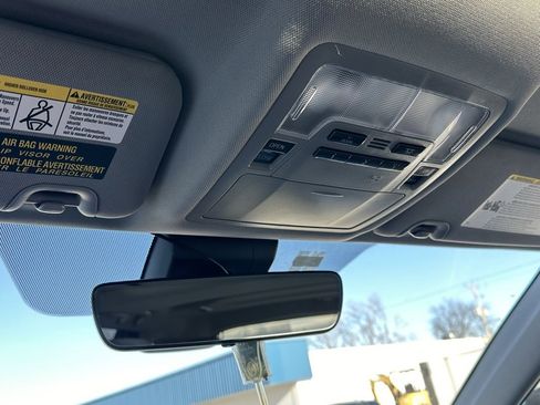 Used 2018 Toyota Highlander XLE image 23