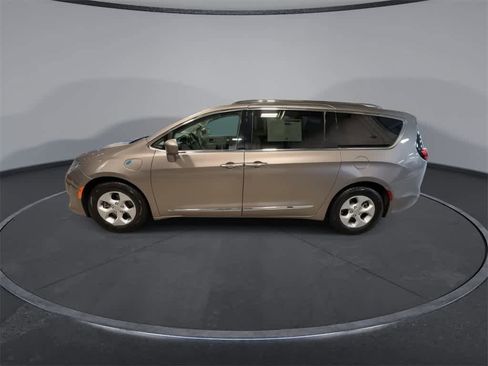 Used 2018 Chrysler Pacifica Touring-L image 5