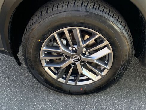 Used 2023 Nissan Rogue S image 29