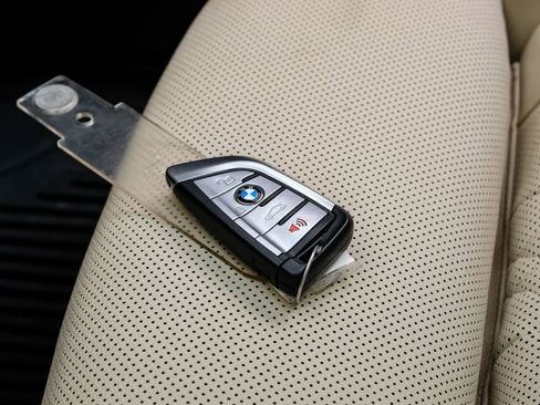 Used 2023 BMW 530e 530e iPerformance w/ M Sport Package image 58