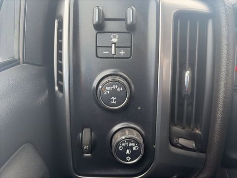 Used 2018 Chevrolet Silverado 1500 LT w/ LT Convenience Package image 11