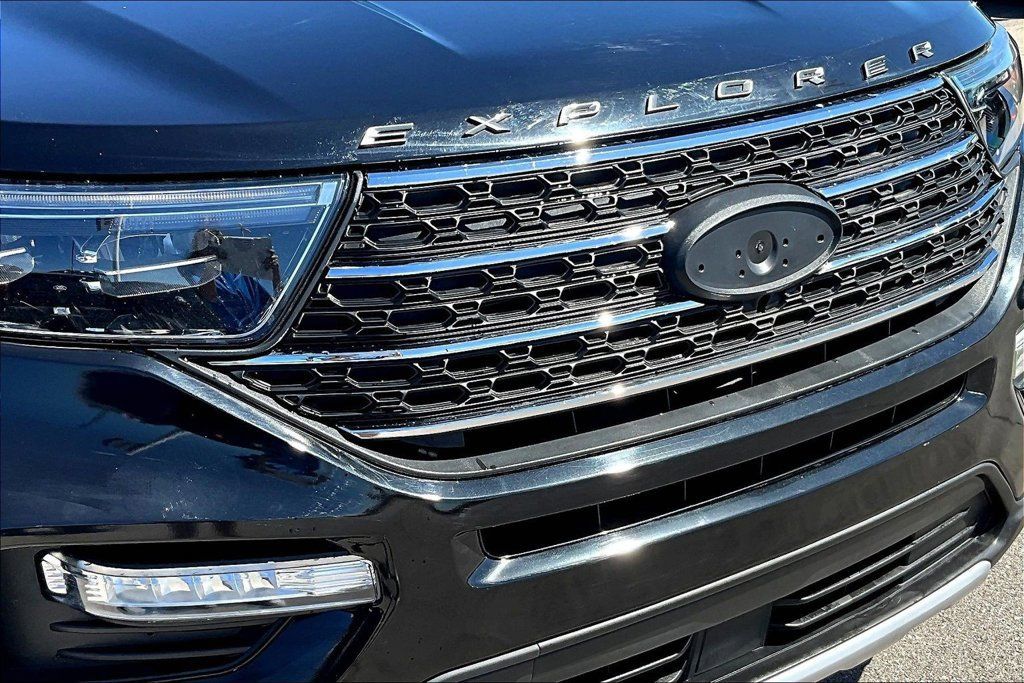 Used 2021 Ford Explorer XLT w/ Equipment Group 202A AWD/4WD image 31
