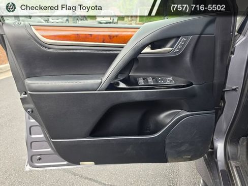 Used 2018 Lexus LX 570 4WD w/ Luxury Package image 20