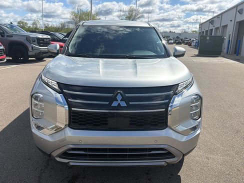 Used 2025 Mitsubishi Outlander SE FWD image 8