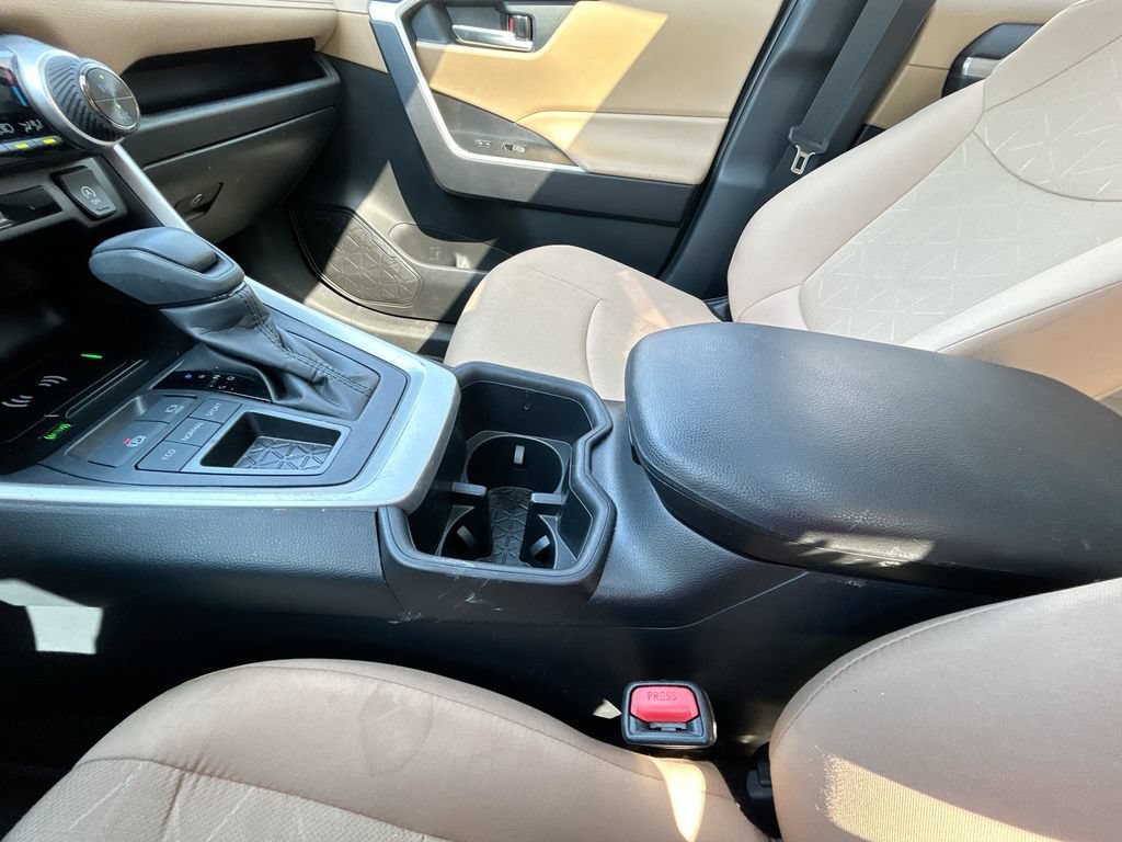 Used 2024 Toyota RAV4 XLE w/ Convenience Package FWD image 27
