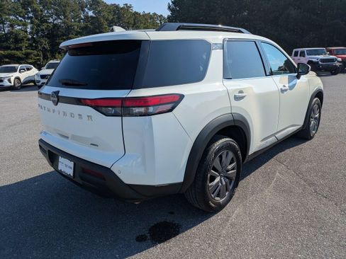 Used 2025 Nissan Pathfinder SV AWD/4WD image 4
