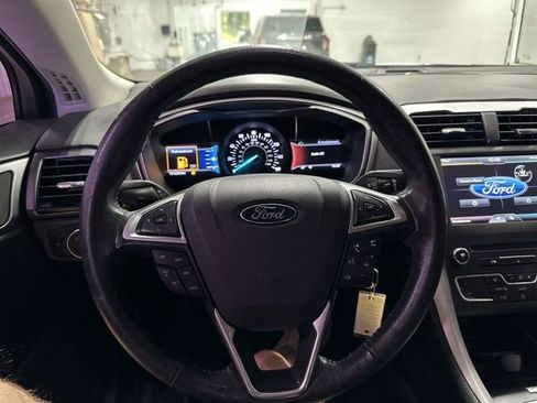 Used 2016 Ford Fusion SE FWD image 15