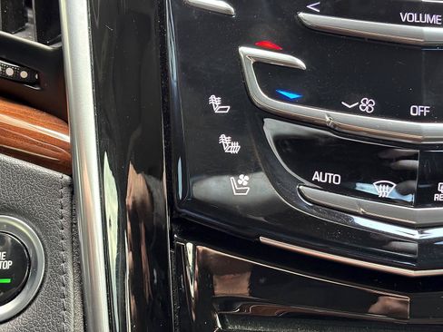 Used 2020 Cadillac Escalade Luxury AWD/4WD image 29