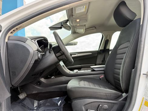 Used 2019 Ford Fusion SE FWD image 12