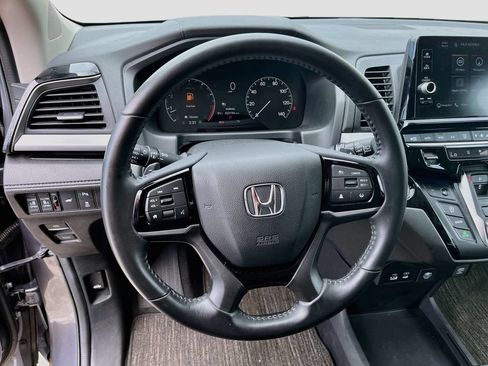 Used 2025 Honda Odyssey Touring image 11