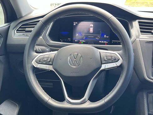 Certified 2023 Volkswagen Tiguan SE w/ Panoramic Sunroof Package FWD image 8