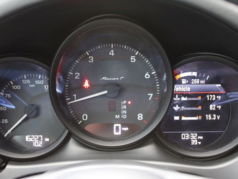 Certified 2023 Porsche Macan Turbo image 17