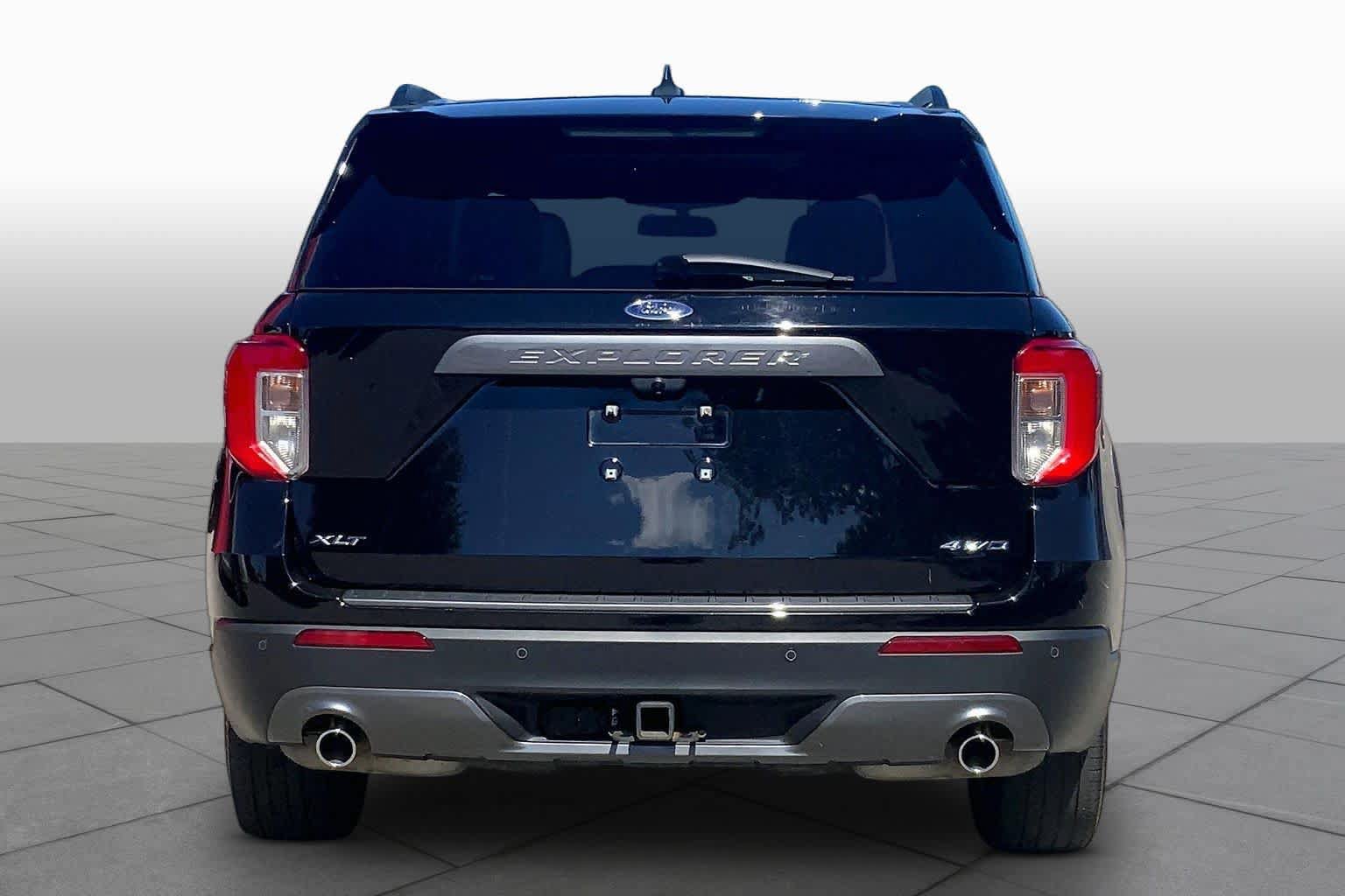 Used 2022 Ford Explorer XLT w/ Equipment Group 202A AWD/4WD image 5