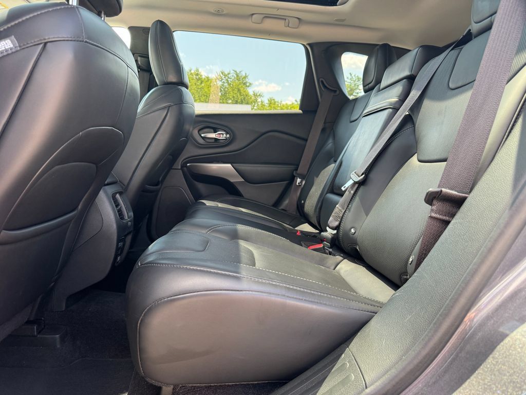 Used 2019 Jeep Cherokee Limited w/ Trailer Tow Group AWD/4WD image 36