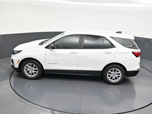 Used 2022 Chevrolet Equinox LS FWD image 16