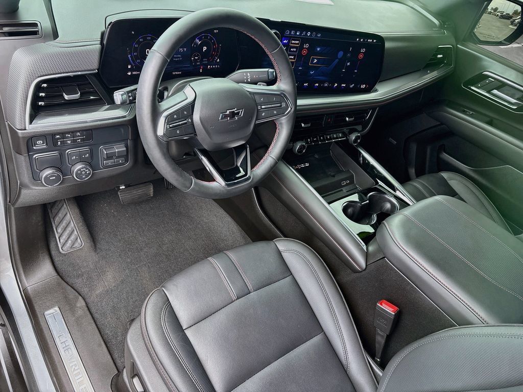 Used 2025 Chevrolet Suburban RST w/ Comfort Package RWD image 9