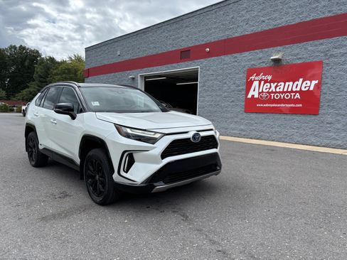 Used 2024 Toyota RAV4 XSE w/ Weather Package AWD/4WD image 1