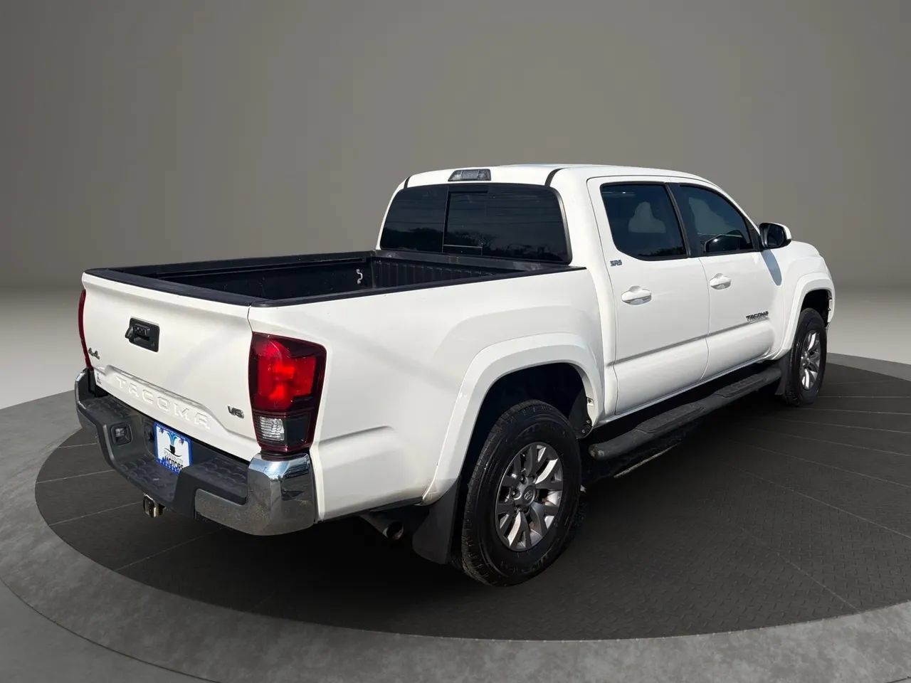 Used 2019 Toyota Tacoma SR5 AWD/4WD image 5