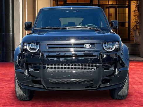 New 2026 Land Rover Defender 110 X-Dynamic SE image 2