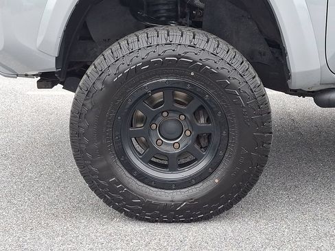 Used 2019 Toyota Tacoma TRD Sport w/ Four Season Floor Mat Package AWD/4WD image 8
