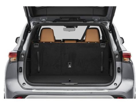New 2026 Toyota Highlander Platinum AWD/4WD image 10