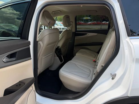 Used 2020 Lincoln Nautilus FWD image 10