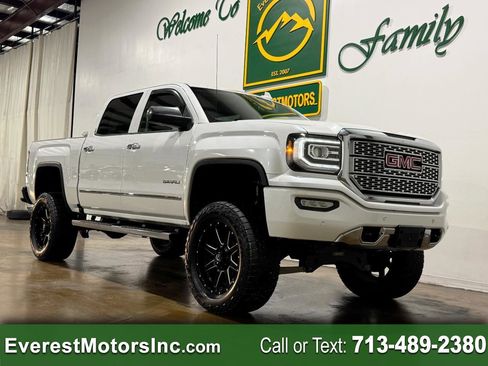 Used 2017 GMC Sierra 1500 Denali image 1