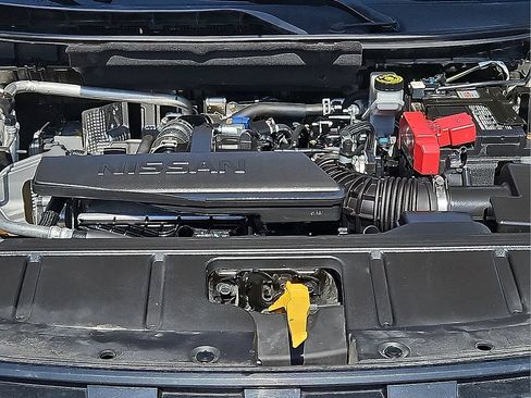 Used 2024 Nissan Rogue S FWD image 9