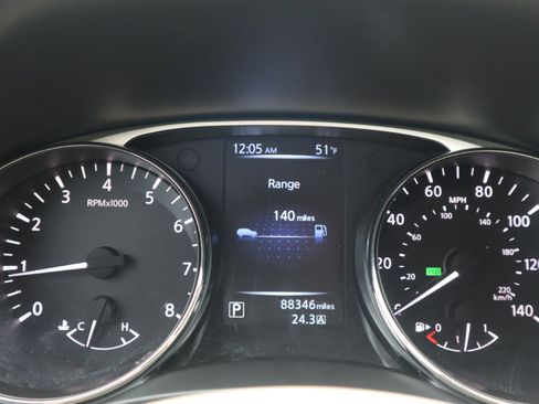 Used 2015 Nissan Rogue SV w/ SV Moonroof Package image 57