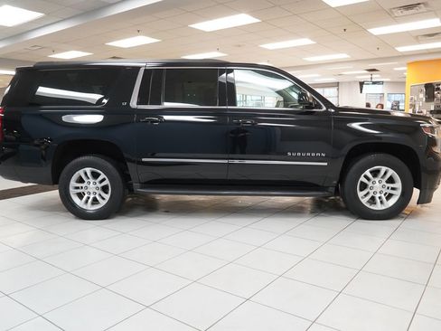 Used 2020 Chevrolet Suburban LT image 17