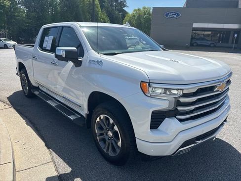 Used 2024 Chevrolet Silverado 1500 High Country w/ Technology Package AWD/4WD image 2