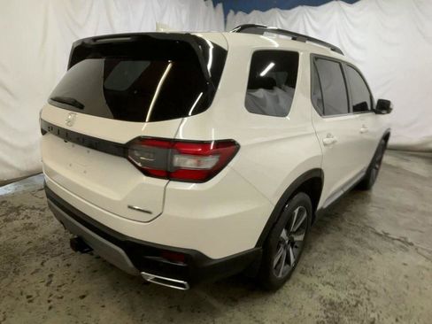 Used 2025 Honda Pilot Touring image 8