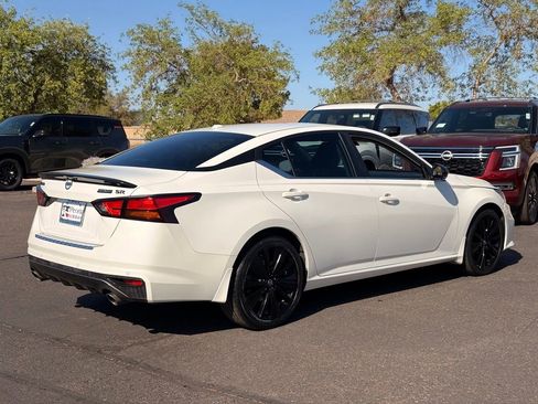 Used 2022 Nissan Altima 2.5 SR w/ Midnight Edition Package FWD image 8