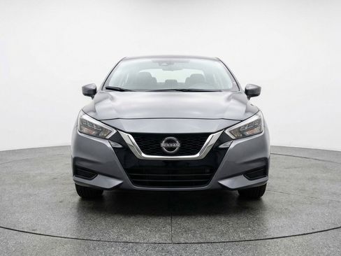 Used 2025 Nissan Versa SV image 2