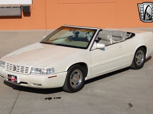 Used 2002 Cadillac Eldorado Touring w/ Preffered Equipment Group image 7