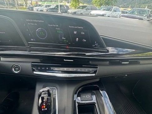 Used 2023 Cadillac Escalade ESV V image 10