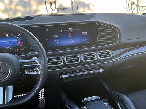 Used 2024 Mercedes-Benz GLS 580 GLS 580 image 8