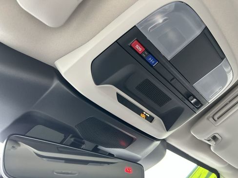 Used 2024 Subaru Crosstrek 2.0i Premium AWD/4WD image 29