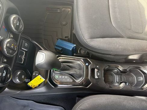 Used 2017 Jeep Renegade Altitude AWD/4WD image 28