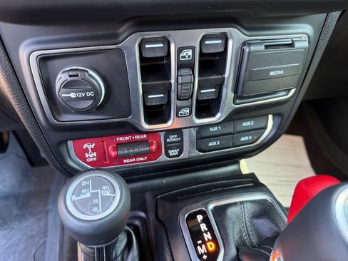 Used 2025 Jeep Wrangler Unlimited Rubicon AWD/4WD image 21