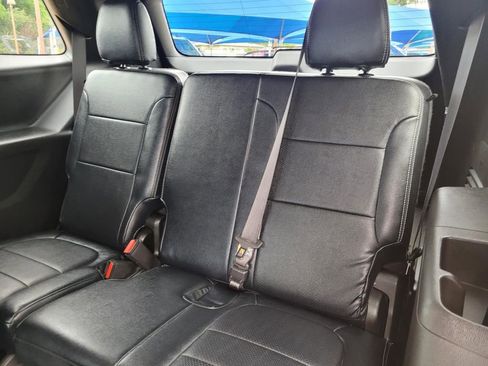 Used 2023 Chevrolet Traverse LT image 4