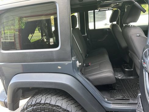 Used 2017 Jeep Wrangler Unlimited Sport w/ Quick Order Package 24S AWD/4WD image 30