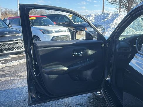 Used 2023 Honda HR-V Sport image 11