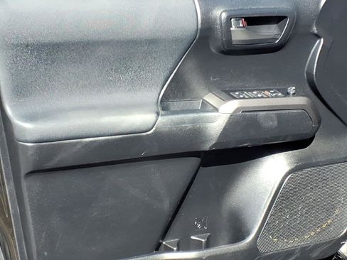 Used 2022 Toyota Tacoma TRD Off-Road w/ Technology Package image 13