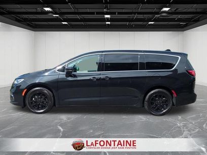 Used 2023 Chrysler Pacifica Touring-L