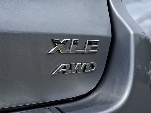 Used 2018 Toyota Highlander XLE AWD/4WD image 35