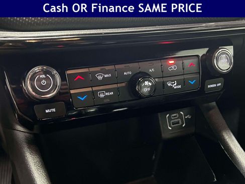 Used 2026 Jeep Compass Limited AWD/4WD image 24