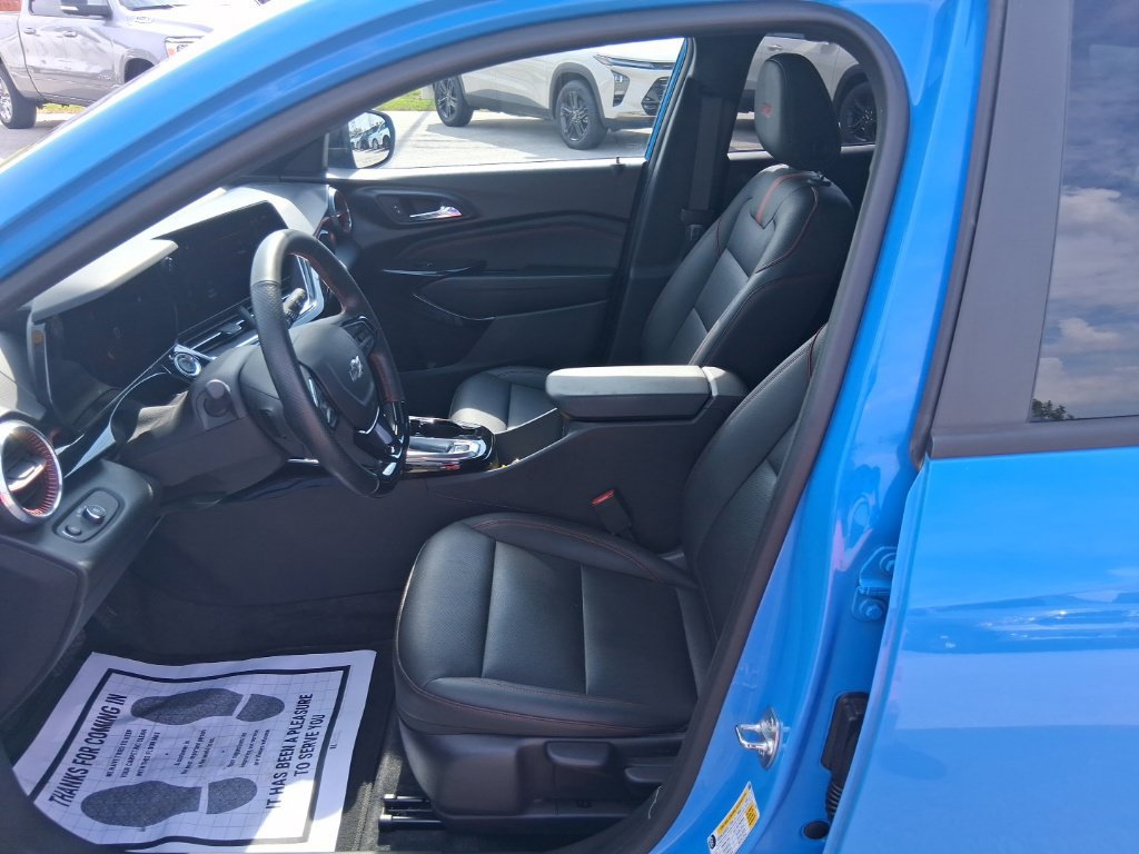 Used 2024 Chevrolet Trax RS w/ Sunroof Package FWD image 27