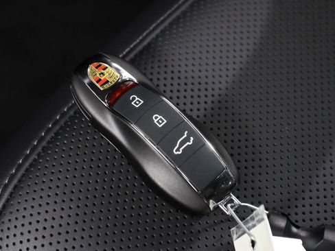 New 2026 Porsche Macan image 23