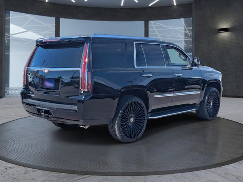Used 2016 Cadillac Escalade Luxury image 6